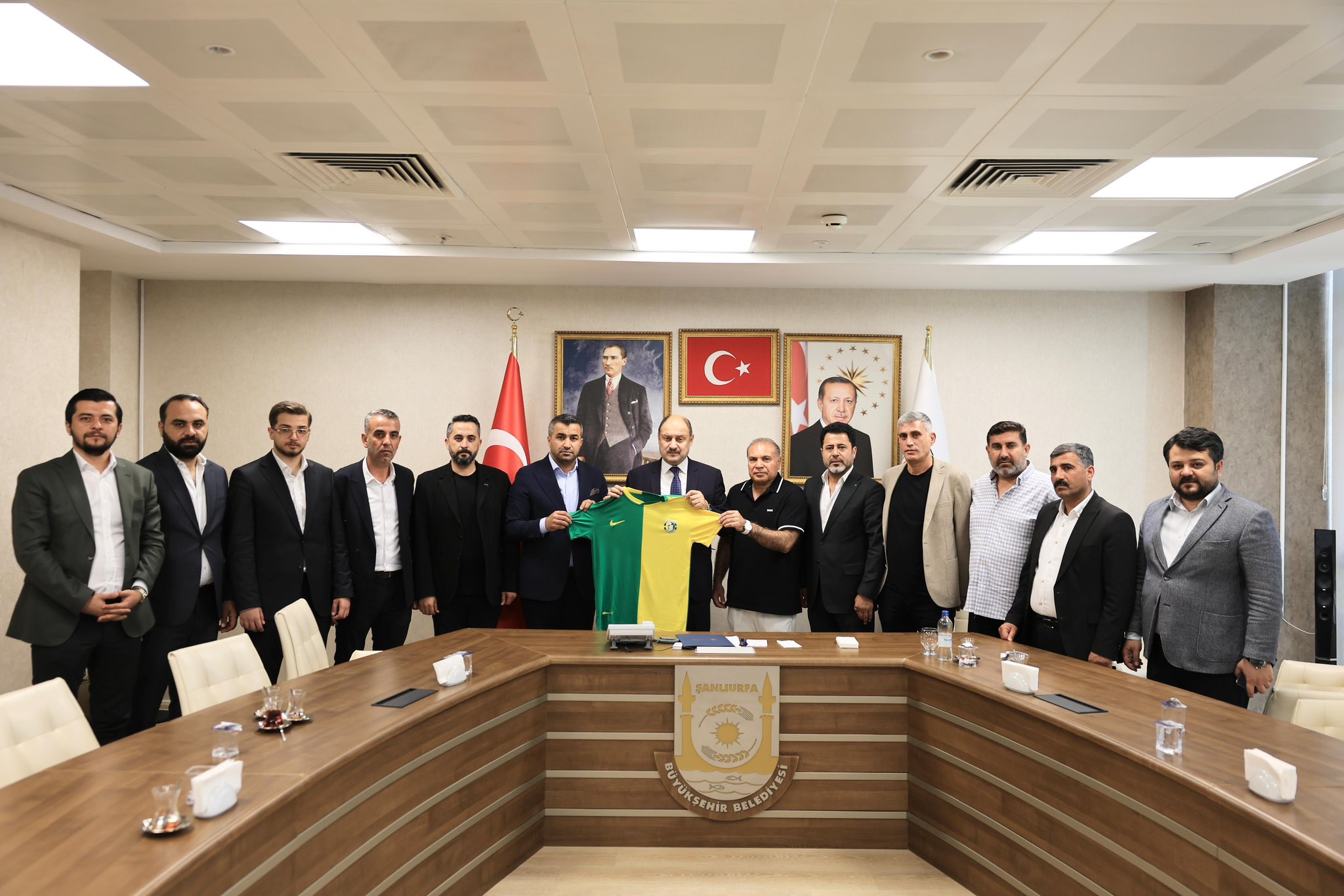 Başkanımız Hasan Avcı ve Yönetim Kurulumuzdan Büyükşehir Belediye Başkanımız Mehmet Kasım Gülpınar'a Ziyaret